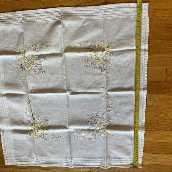 Embroidered Floral Tablecloth. Square. Handmade. New. Vintage. - Picture 8 of 8